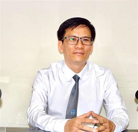 Đầu năm 2021, nữ ca sĩ thủy tiên có đăng tải bức ảnh chụp cùng với ngôi nhà có diện tích gần 1.000 m2 của mình để xin phép cộng đồng mạng được sửa khi đó, đã xuất hiện những thông tin nghi ngờ cô không minh bạch trong số tiền từ thiện ủng hộ đồng bào miền trung, và tỏ ra hoài nghi về khoản. Ca sĩ Thuỷ Tiên quyên góp 100 tỉ cho miền Trung có vi phạm ...