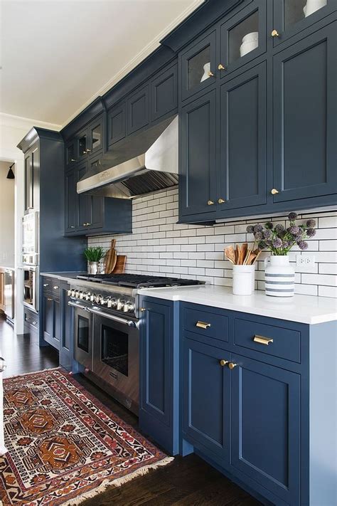 A flat painting surface is the key to refinishing kitchen cabinets. 46 Amazing Painted Kitchen Cabinets - Trendehouse