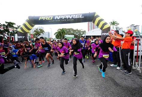 Learn menggalakkan in english translation and other related translations from malay to english. LARIAN ERAT PERPADUAN, PERKASA #USMFIT DAPAT SAMBUTAN HEBAT