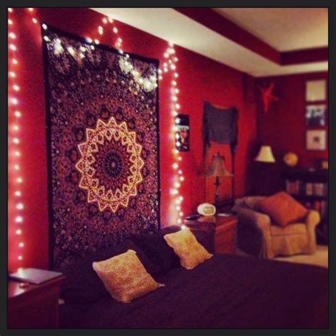 Trippystore trippy, hippie, psychedelic decor. My hippy room complete with records and twinkle lights ...