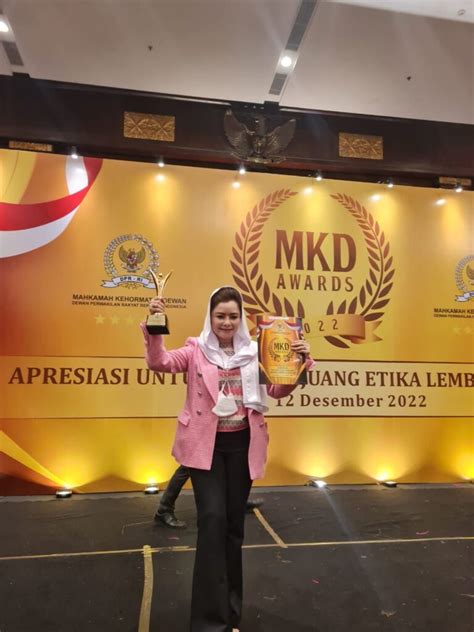 Novita Wijayanti Terima Award Mkd Legislator Pejuang Etika Lembaga