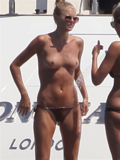 Heidi Klum Zeigt Sich Komplett Nackt Am Fenster Tag Sexiz Pix