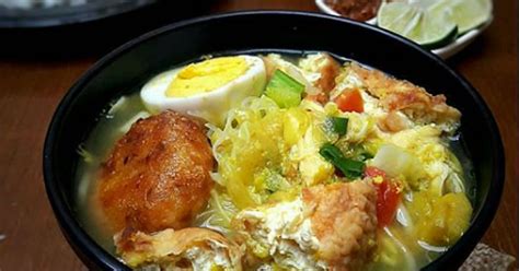Ayam rebus garam dengan citarasa asin dan gurih yang mudah dibuat ini cocok dinikmati bersama ayam masak jahe / ginger chicken soup masakan ini sangat baik untuk meningkatkan imun tubuh. Resep Rumahan SOTO AYAM KAMPUNG