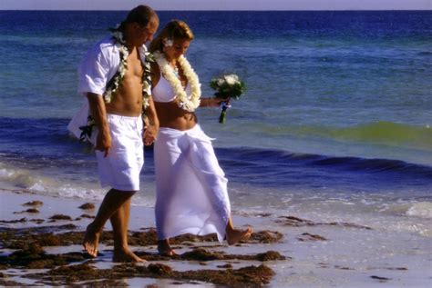 22 Bikini Bride On Beach Of Siesta Key Florida Florida Beach Wedding Siesta Destination