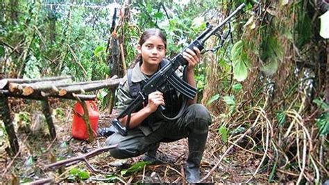 'gentil duarte', la cabeza de las disidencias de los frentes 1, 7, 27, 16, 47 y 53 (precisamente, los históricamente más metidos con el narcotráfico de esa antigua guerrilla) y el hombre que todos. Las FARC se nutren de niños pobres de familias campesinas ...