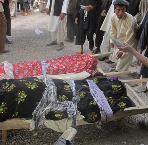 Die bundeswehr hat am mittwoch in kundus abschied von den zwei bei einem selbstmordattentat. Afghanistan: Tote von Talokan - Taliban verurteilen ...