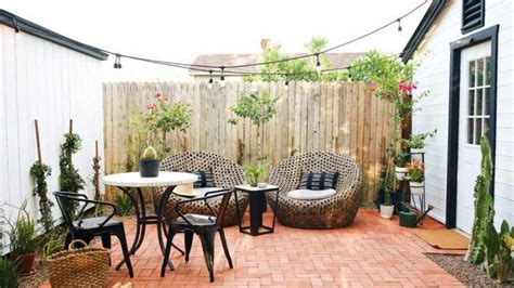 8 Ide Desain Ruang Santai Outdoor yang Bikin Betah di Rumah Aja. Ada