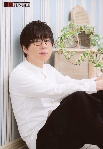 Kenji Akabane Knee Up Sitting Costume White Black Glasses