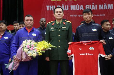 Thủ môn bùi tấn trường cũng có trận thứ hai liên tiếp đá chính. Bùi Tiến Dũng, Quế Ngọc Hải và các ngôi sao Viettel FC hào ...