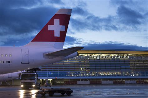 Der flughafen zürich (zrh) ist der größte verkehrsflughafen der schweiz und liegt etwa 12 km nördlich von zürich. Wie die Politik die Flughafen-Aktien belastet