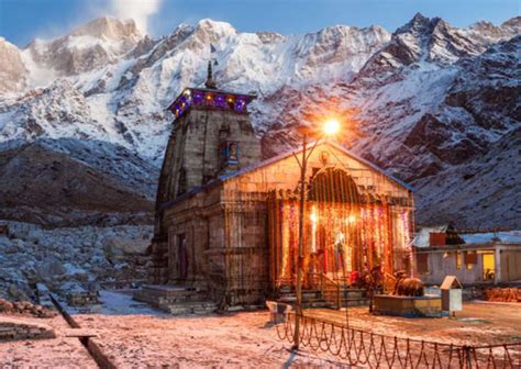 With a very rich history of floods and stories, kedarnath is located in the highest place among the 12. Some mind-blowing facts about Kedarnath Temple