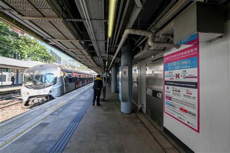沙田至中環綫，簡稱沙中綫（shatin to central link，代號scl），是港鐵建造中的重鐵路綫，由「大圍至紅磡段」（tai wai to hung hom section）和「紅磡至金鐘段」（hung hom to admiralty section）組成。 港鐵公佈屯馬線最後測試日期 5月2日部分路線頭班車延遲兩小時 ...