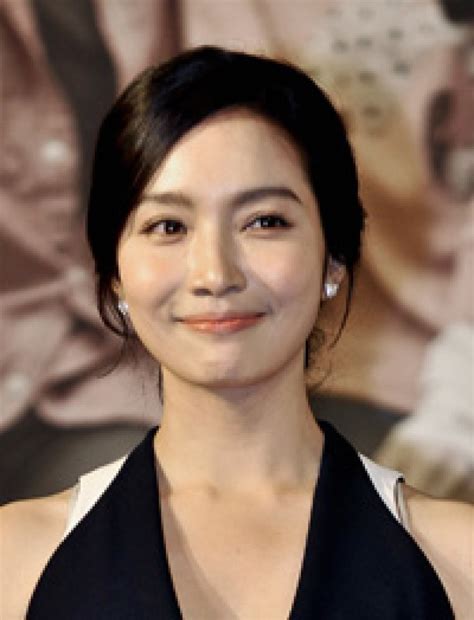 Lee began her career as a child actress when she was four years old, and appeared steadily in television dramas. Lee Min-young to back on screen