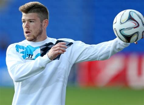 Born 5 july 1992) is a spanish professional footballer who plays as a left back for villarreal cf. Spanjaard Alberto Moreno zet krabbel bij Liverpool - De ...