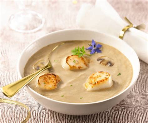 Crème de champignons aux saint - jacques