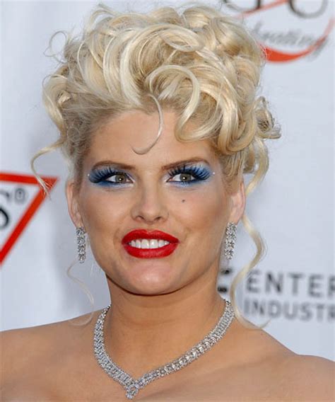 Anna Nicole Smiths Best Hairstyles And Haircuts