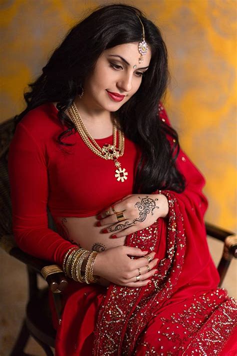 How To Wear Saree During Pregnancy 8 Tips And Different Styles