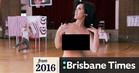 Video Katy Perry Gets Naked