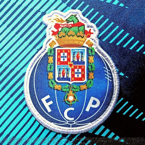 Futebol clube do porto acaba de ganhar o troféu 1000 visitas 1 ano. Pin de La Coust em Futebol | Futebol clube do porto ...