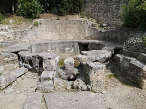 Castellum Aquae (Nîmes) - ATUALIZADO 2020 O que saber antes de ir ...