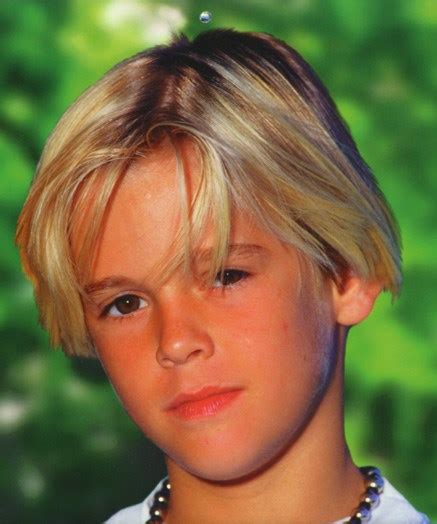 Ok, so i was at the grocery store, and i saw brownie macaroni kid cuisine. What is Aaron Carter's face shape? | face shapes 101