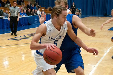 Middlebury Mens Basketball Escapes With Overtime Win News Hamilton