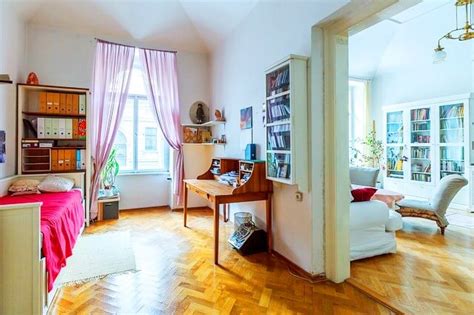 Studierende stehen in köln oft vor dem problem eine geeignete wohnung zu finden, da die preise gerade für kleinere immobilien hoch sind und der markt rar ist. Wohngemeinschaft WG - Wohnungs Lexikon