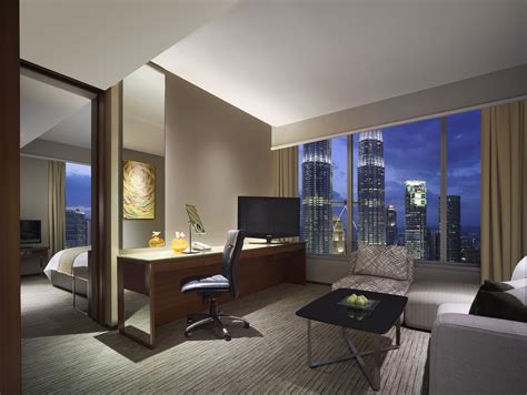 Get deals at chicago's 4 star hotels online! Contest: Win a stay for two at Traders Hotel's Twin Tower ...