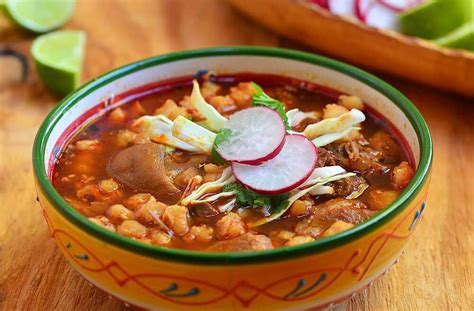 Pozole rojo fácil y rápido Gastronomía Mexicana