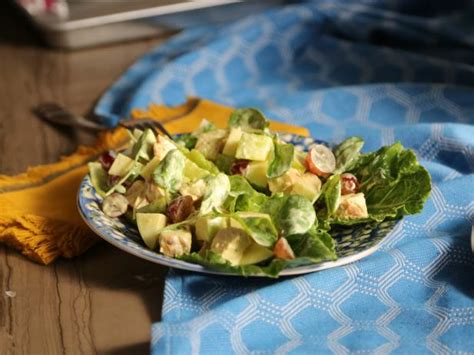 Serve this in lettuce leaf bowls or on top of mixed salad you can choose between red and green seedless grapes, and vary the flavor by adding halved grape tomatoes or chopped nuts such as almonds. Chicken Salad with Apples and Grapes Recipe | Valerie ...