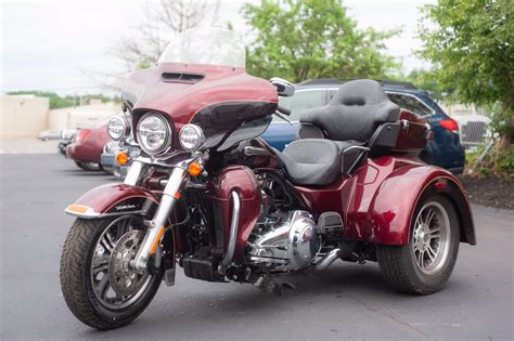 Why mess with the beautiful chrome bullet turn signals when they do their job and look better than anything else? Pre-Owned 2015 Harley-Davidson Trike Tri Glide Ultra ...