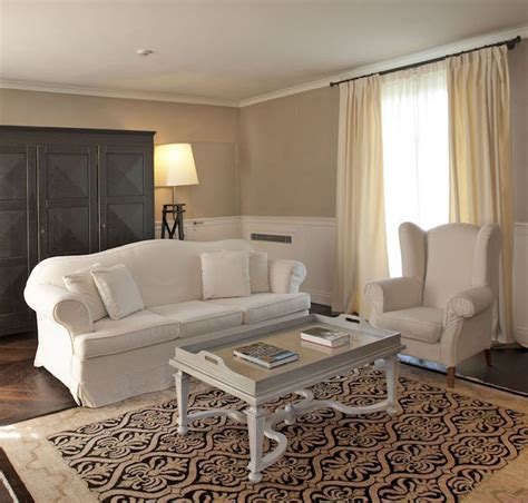 Designed so that our generously cut slipcovers can be properly tucked underneath the seat cushion. Vintage Shabby Chic Living Room Furniture + Photos - Chelini