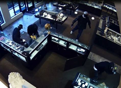 Lr Jewelry Store Robbed Police Seek 5 Men The Arkansas Democrat Gazette Arkansas Best News