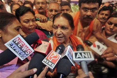 Anandiben Patel Takes Oath As Gujarat`s First Woman Chief Minister गुजरात की पहली महिला