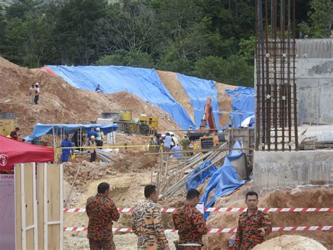 The employment pass is one of the work permits types which the malaysian government issues. Landslide in northern Malaysia kills 3; 11 more trapped ...