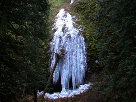 Frozen Waterfall On Multnomah Falls Trail Xpost Roregon 2048x1536