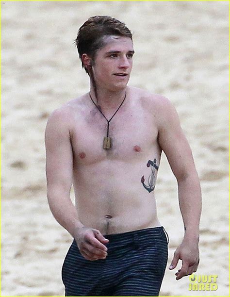 Josh Hutcherson Posing Shirtless And Sexy Naked Male Celebrities Hot Sex Picture