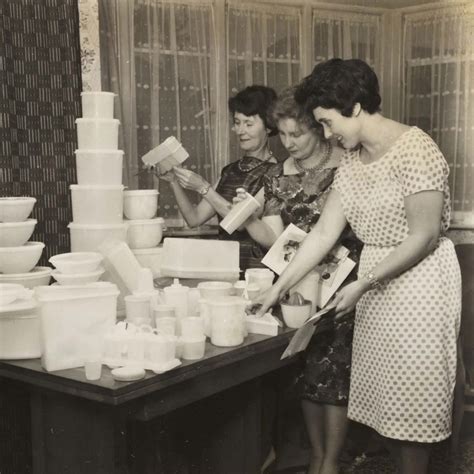 The Story Of Tupperware Parties In Pictures S Old Us Nostalgia