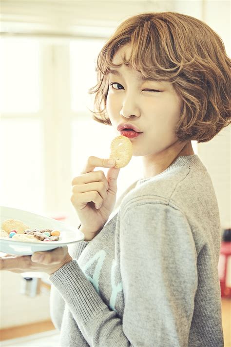 In 2016, she became a contestant on mnet's reality survival show finding momoland. Hyebin (MOMOLAND) Profile - K-Pop Database / dbkpop.com
