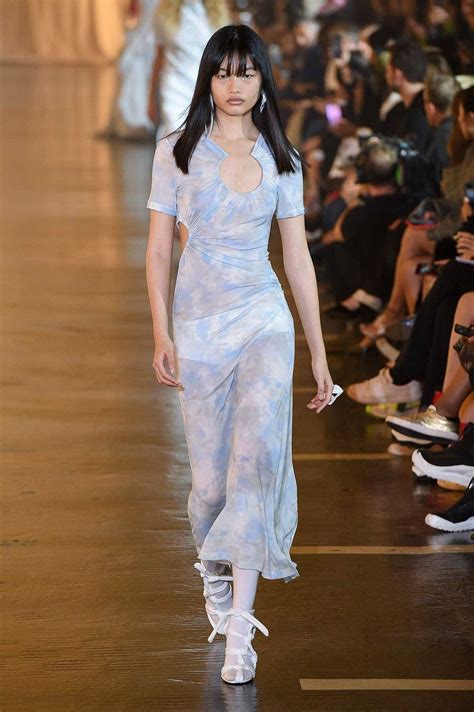 The spring collections, which experienced a virtual makeover, provided plenty of inspiration for how to update our wardrobes at home. Key denim trends for Spring/Summer 2021