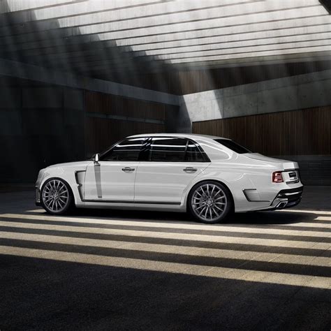 The armoured limousine is powered by a 4.4 litre v8 engine developed by nami, with a 6.6 litre v12. Der erste modifizierte Aurus Senat wurde eingeführt ...