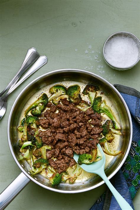 Keto ground beef and broccoli stir fry is a delicious quick and easy low carb dinner you can make in less than 30 minutes from start to finish, all in one single pan. Keto Ground Beef and Broccoli - Recipe - Diet Doctor ...