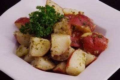 Cook potatoes in large pot of boiling salted water until just tender, about 15 minutes. Boiled Red Potatoes With Garlic And Butter : Roasted Garlic Potatoes With Butter Parmesan Best ...