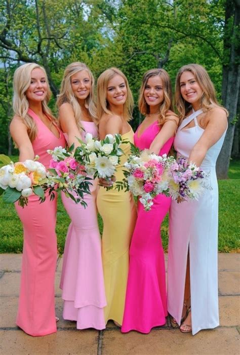 𝐩𝐢𝐧𝐭𝐞𝐫𝐞𝐬𝐭 𝐨𝐫𝐥𝐱𝐧𝐞𝐯𝐥𝐲♡ Prom Poses Pretty Prom Dresses Prom Photoshoot