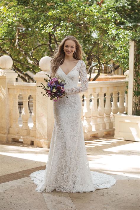 Die brautkleid usa bestellen sind versandkostenfrei zu reduzierten preisen. Fit and Flare-Brautkleid aus Spitze mit langem Arm und V ...