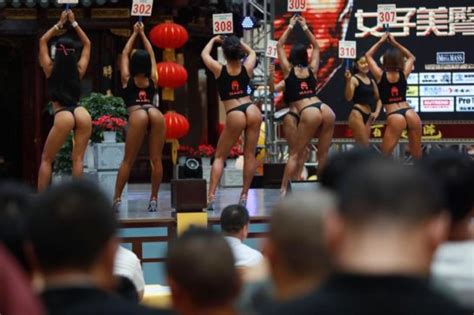 â€œmost Beautiful Butt In Chinaâ€ Winner Gao Qian Can ‘ T Wear Tights