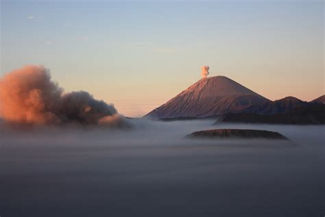 Gunung semeru atau gunung meru adalah sebuah gunung berapi kerucut di jawa timur, indonesia. Seven Summit of Indonesia ~ nirwana tempat semesta kirana ...