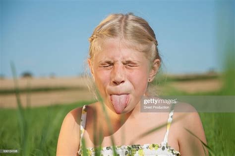Girl Sticking Out Tongue Eyes Closed Portrait Foto De Stock Getty Images