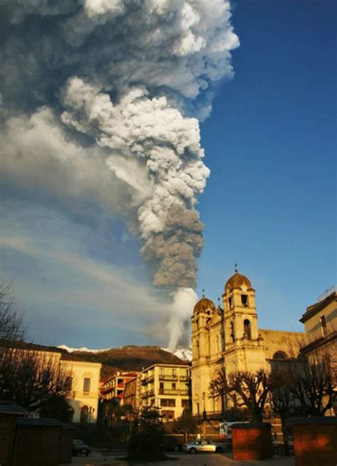 Plate tectonic setting mount etna geology and hazards mount etna: Volcano Etna has erupted again | wordlessTech