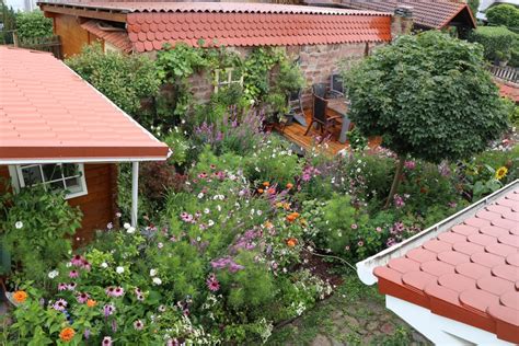 Ein landschaftsarchitekt liefert zwar ein perfektes, edles ergebnis, doch es gibt zum glück auch niedrigere preisklassen, in denen ebenfalls sehr schöne gärten gestaltet werden. Was kostet es, einen Garten anzulegen? - muhvie.de ...